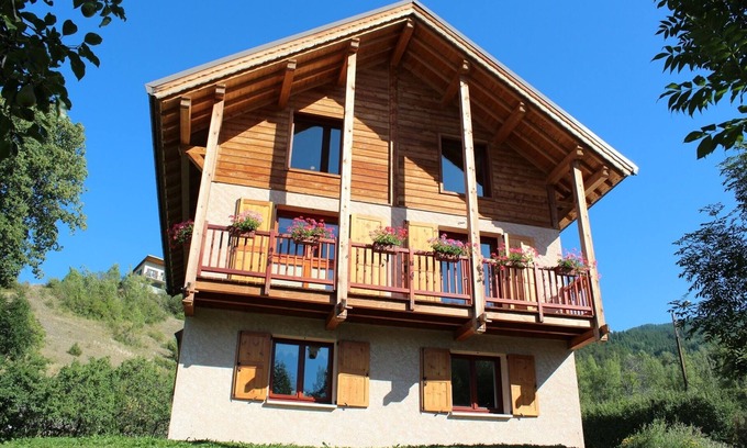 Risoul House | Risoul village chalet sleeps 10 to 16
