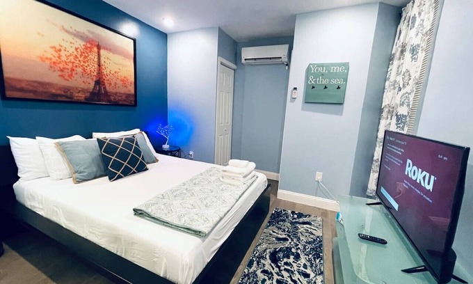 Rittenhouse Row Apartment | Rittenhouse Square near Kimmel Center Studio Suite
