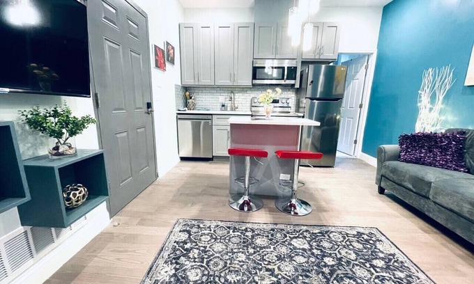 Rittenhouse Row Apartment | Rittenhouse Square near Kimmel Center 1BD