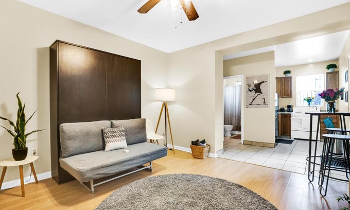 Graduate Hospital Apartment | Rittenhouse Studio Apartment with Patio by ACT