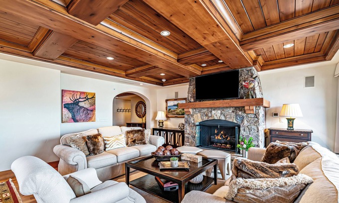 Avon Hotel | Ritz-Carlton Bachelor Gulch Bluebird Penthouse by Cuvee