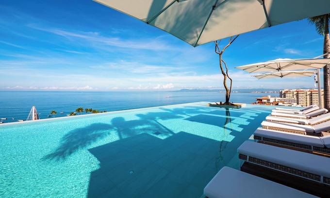 Romantic Zone Apartment | Ritzy Pier 57 Ocean Views Ocean Views Rooftop Pool Zona Romantica