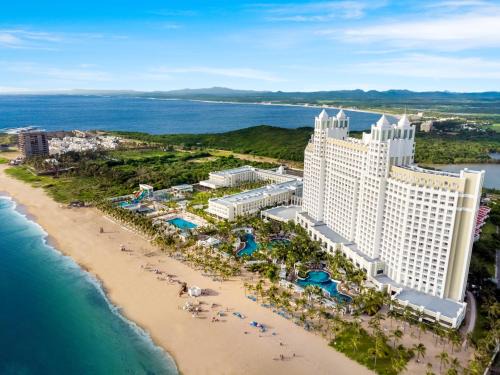 Cerritos Resort | Riu Emerald Bay - All Inclusive