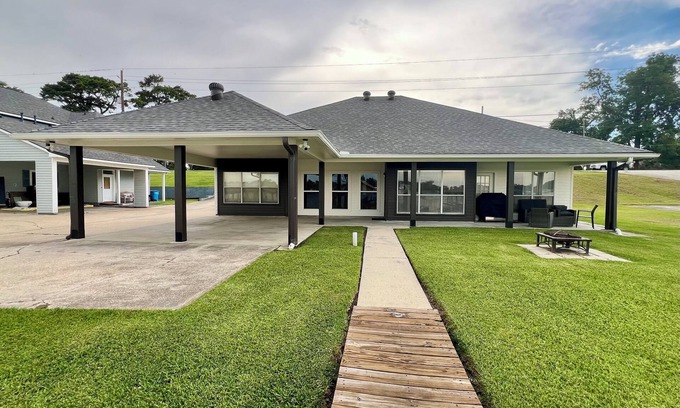New Roads House | River Bend - False River