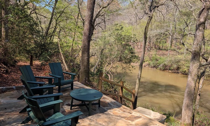 Demorest Cabin | River Bend Lodge- Soque Riverfront Log Cabin | Hot Tub | Pool Table | Movie Room