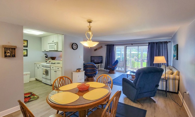 Welaka Condo | River Bend Resort - Pool/River View 1BR #A102