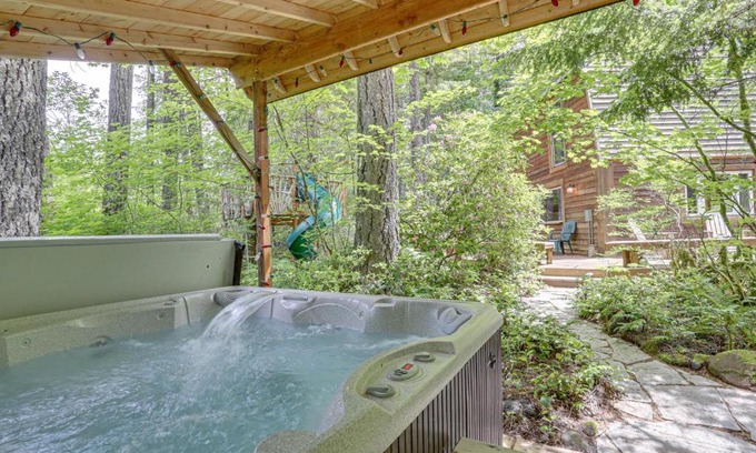 Rhododendron House | River Breeze Chalet - Meredith Lodging