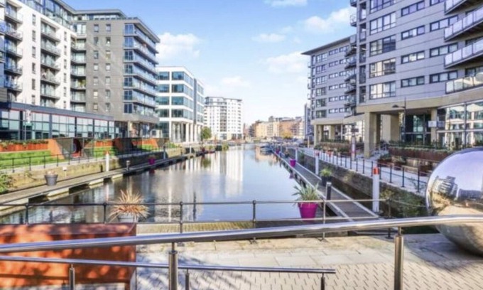 Leeds Apartment | River Canal View & Free Parking!