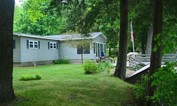 Newaygo House | River Country Lodge on the Muskegon River next to Pine St boat launch