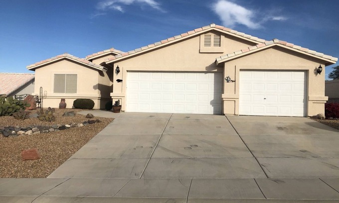 Bullhead City House | River Escape: 2 Bed/2 Bath with Bonus room.Available 31 or more nights only
