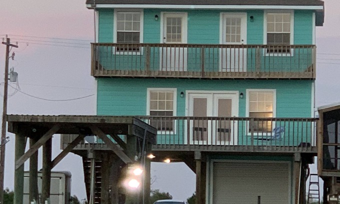 Matagorda House | River Front Fishing Lodge Close to Beach!