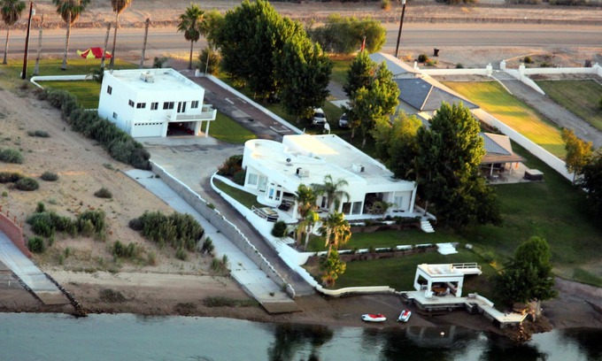 Earp House | River Front guest house with Ramp, Beach, Volleyball, and Gazebo on the Water