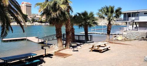 Bullhead City House | River Front Hideaway