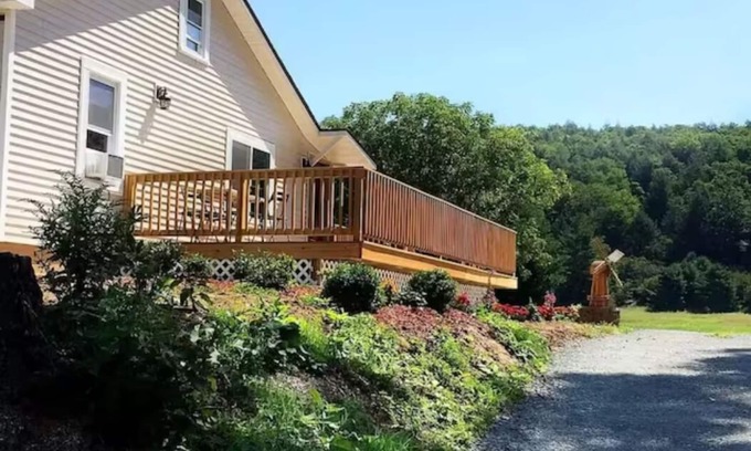 Monticello Cottage | River Front Home with lots of Outdoor Activities
