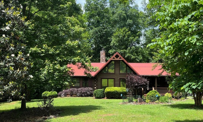 Rutherfordton Cabin | River front log home 3 miles from Tryon Equestrian Center, gated community