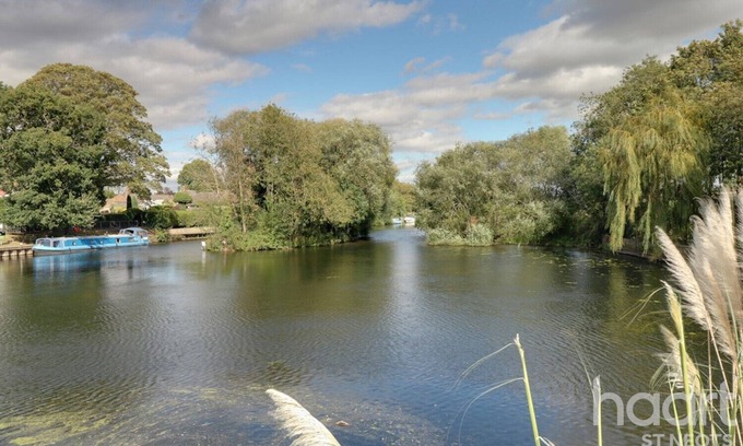 St Neots Apartment | River Ground Floor Apartment - 96 Skipper way