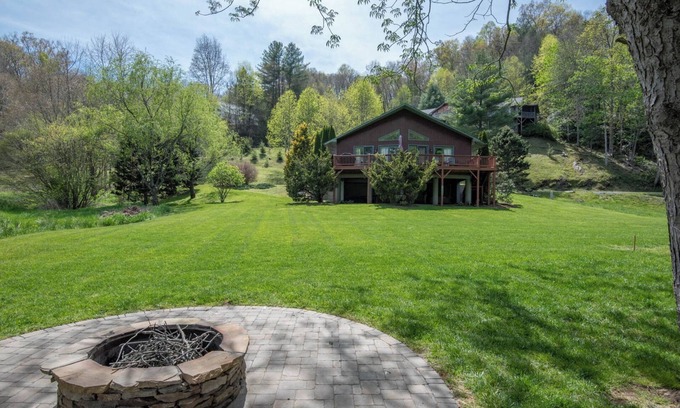 Fleetwood Cabin | River Haven on the New River - Hot Tub + Between Boone & West Jefferson