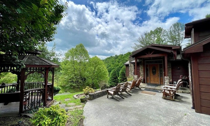 Crumpler Cabin | River Hill - Crumpler, NC