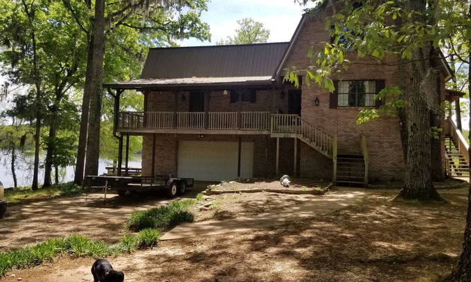 Autaugaville House | River Home, water front, boat docking. Great family retreat and get away.