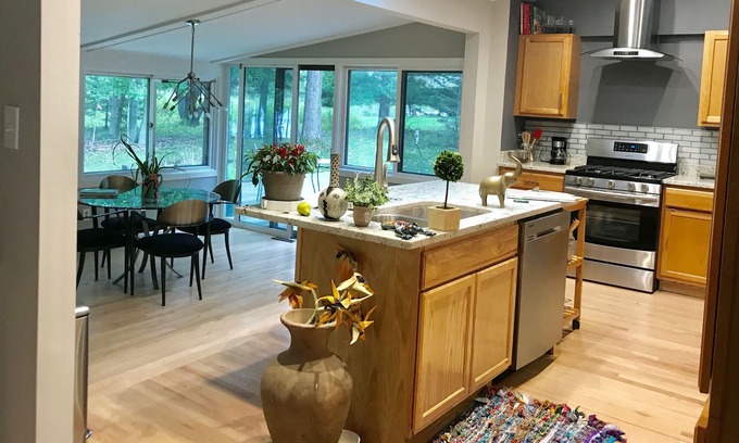 Mequon House | River House- kayaks, bike trails,
