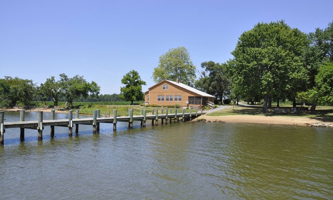 Chestertown House | River Lodge, Casual Riverfront setting