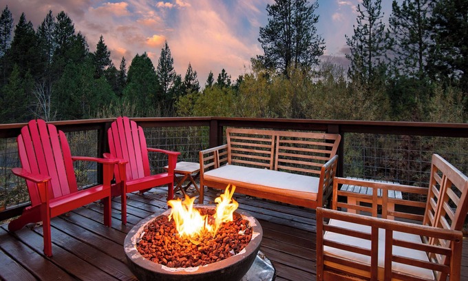 Three Rivers House | River Meadows by AvantStay | Near River w/Hot Tub, Access to Private Boat Ramp