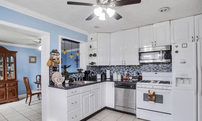 Old Aurora House | River Oaks Point Vacation Minutes to Downtown Quiet Area! by RedAwning