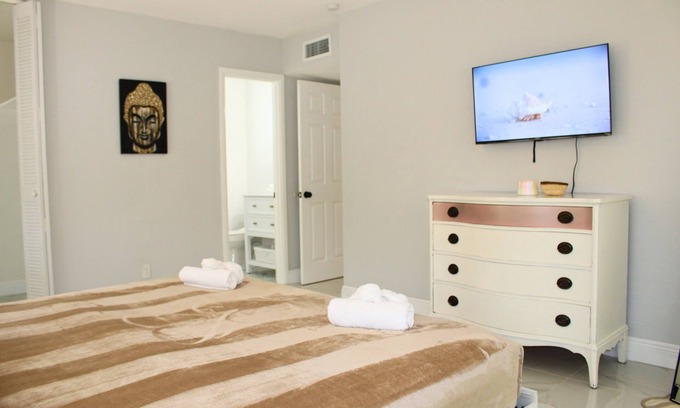 River Park House | River Park Marine-House Vacation, 3B, 2B.