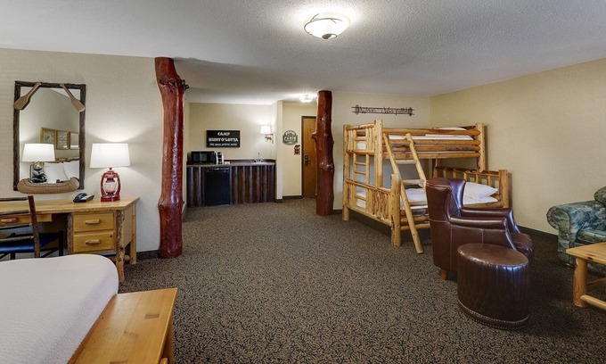 Moline Hotel | River Path Access available! Quad Cities Stay for Family | 2 Units