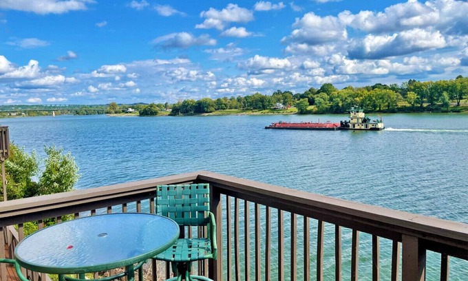 Marietta Apartment | River Port | 3 Bed Condo Waterfront on Ohio River