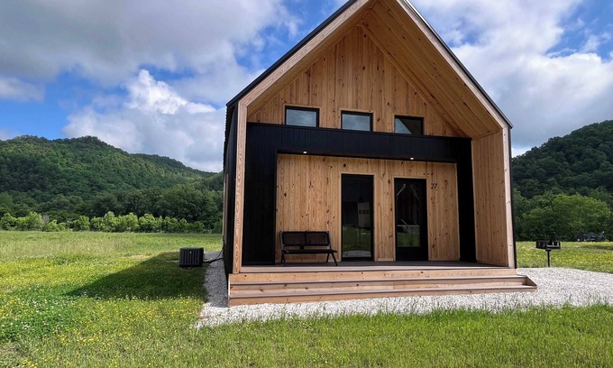 Stanton Cabin | River Rascal Iconic Views Hot Tub!