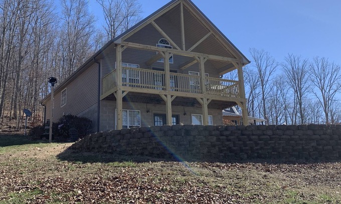 Dover House | River Retreat-Tennessee River Kentucky Lake Fishing Cabin Stewart County