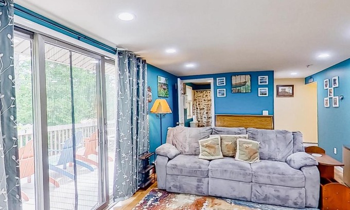 Warrensburg House | River Retreat