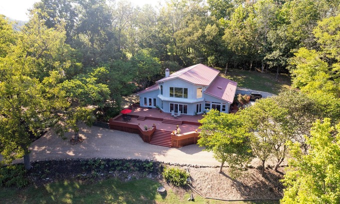 Norfork House | "River's Edge" - Gorgeous 4,600sqft Home with Walk-in River Access