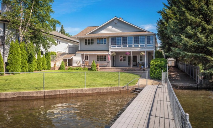 Post Falls House | River's Edge Oasis, private dock, 2 kitchens, pool table, dog friendly!