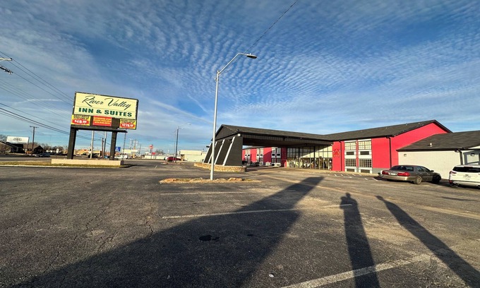 Fort Smith Hotel | River Valley Inn and Suites By Belvilla