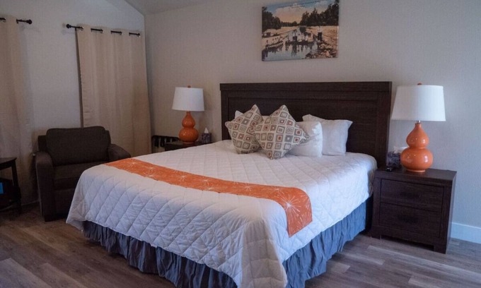 Kerrville Cabin | River View Deluxe King Cabin near Downtown #21