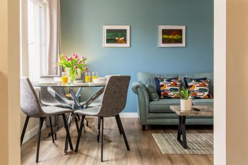 Nairn Apartment | River views 5 mins from beach