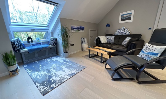 Backbarrow Apartment | River Vista Retreat: ⭐️⭐️ ~NEW~ Luxury Apart. with Views, Parking & Bike storage⭐️⭐️