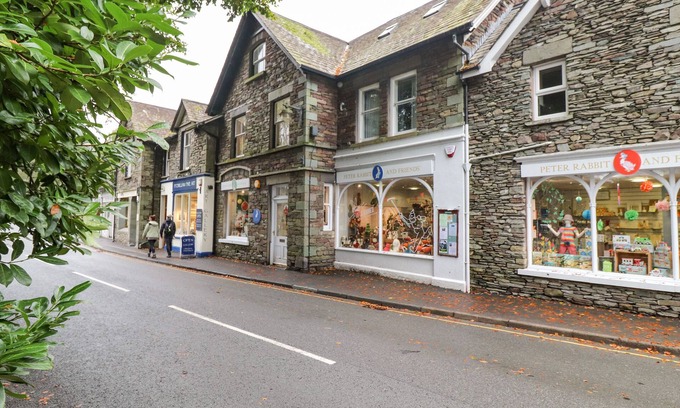 Grasmere Cottage | RIVERBANK, pet friendly, with a garden in Grasmere