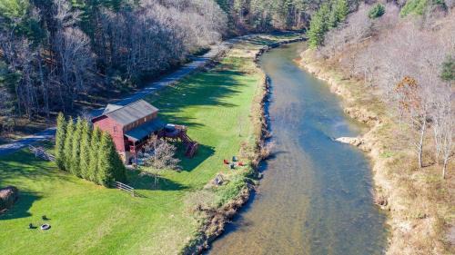 Todd House | Riverbend Retreat