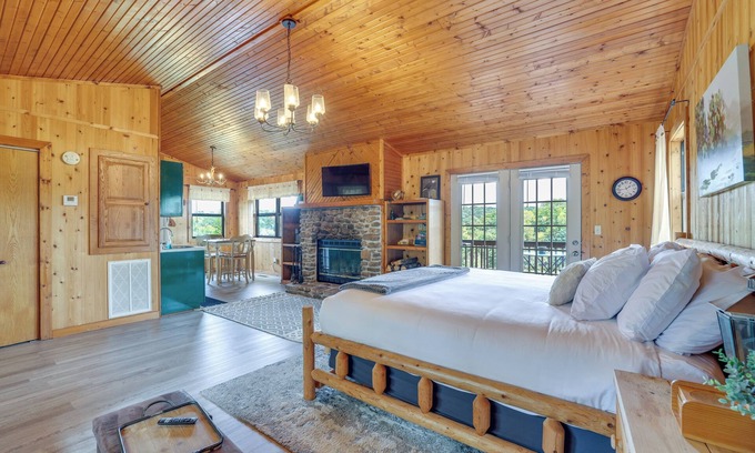 Berryville Cabin | Riverfront Berryville Cabin w/Grill & Fireplace!