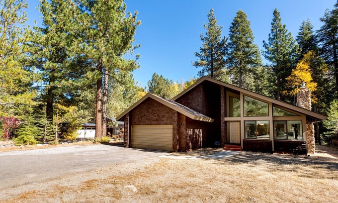 Christmas Valley House | Riverfront Cabin w/Fireplace, EV Charger & Deck