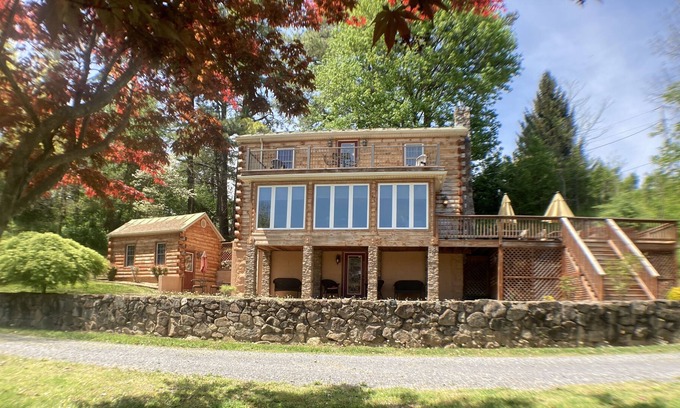 Elkton Cabin | Riverfront Cabin near Massanutten Resort with Hot Tub and Fire Pit