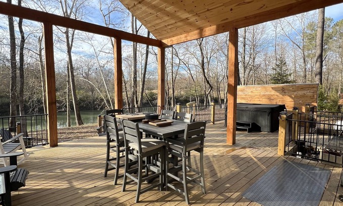 Smithville Cabin | Riverfront Cabin w/Hot Tub. 30 Miles N of Broken Bow Lake. New High speed Wifi