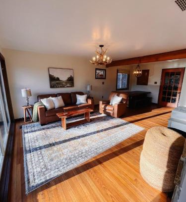 Rileyville House | Riverfront cabin with hot tub, kayaks, dock, dog ok