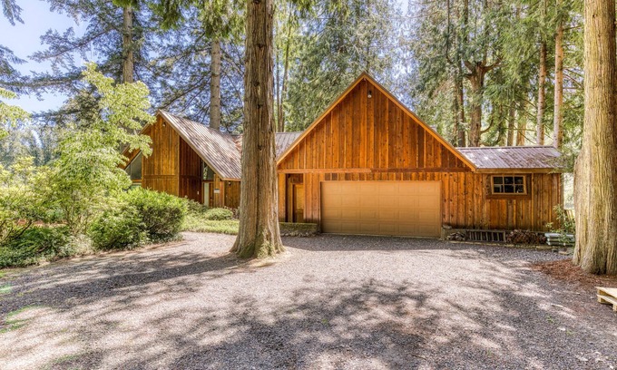 Carver House | Riverfront, dog-friendly home with gorgeous setting, floating tubes & grand piano