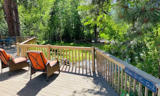 Joseph Apartment | Riverfront dog-friendly studio with river-view deck, & kitchenette - near town