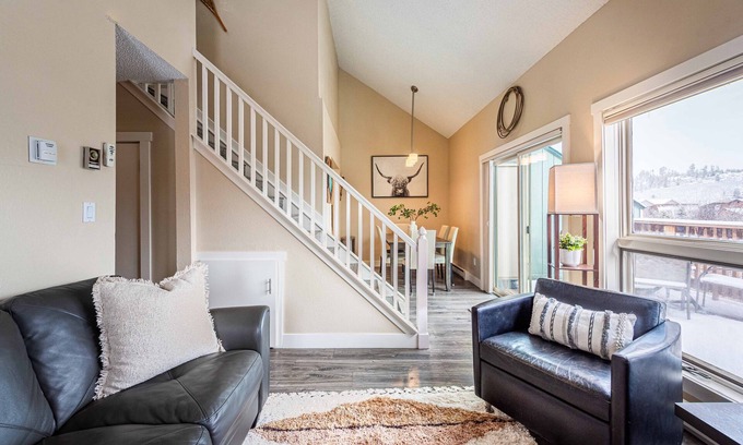Fraser Condo | Riverfront Family-Friendly 4BR, Walkable , King Bed, Peak Fall Leaves