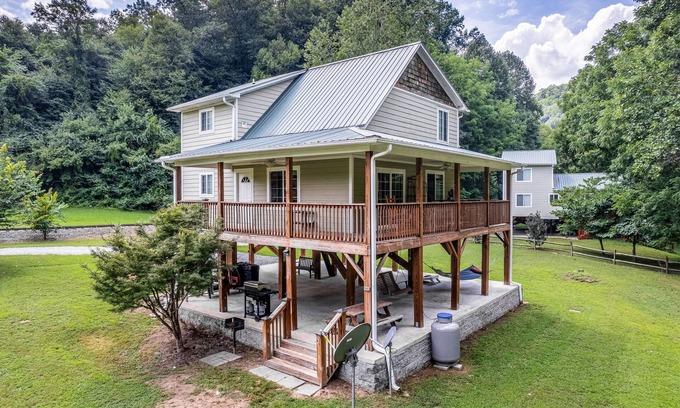 Whittier House | Riverfront gem w/wraparound deck, horseshoes, firepit, hot tub, WiFi - 2 dogs OK